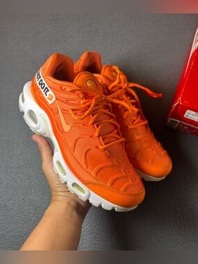 Nike Air Max Plus SE Just Do It Total Orange Women's Size 7.5